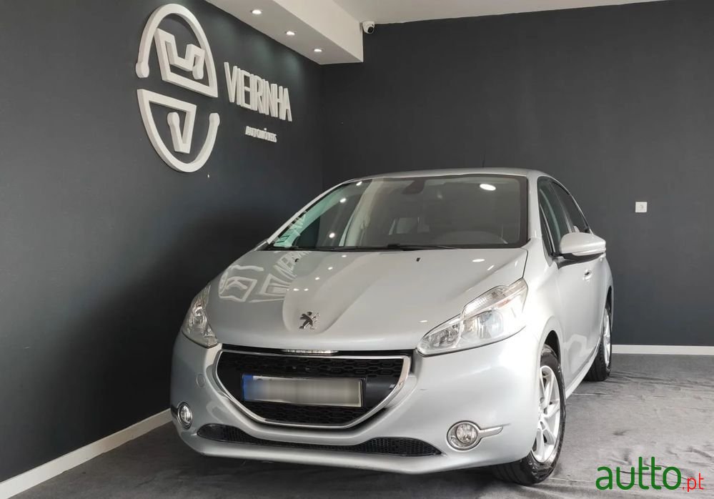 2014' Peugeot 208 1.4 Hdi Active photo #3