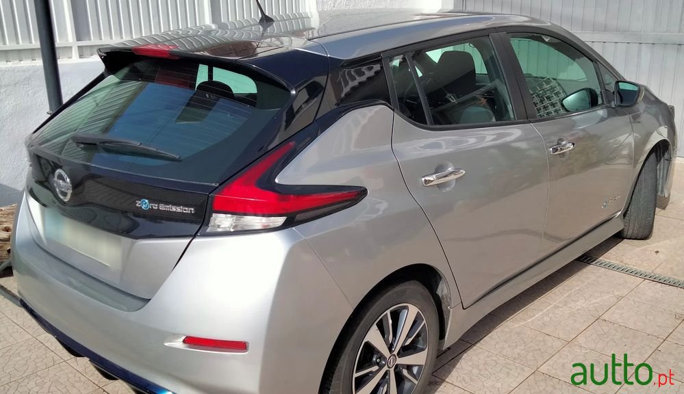 2018' Nissan Leaf Tekna photo #2