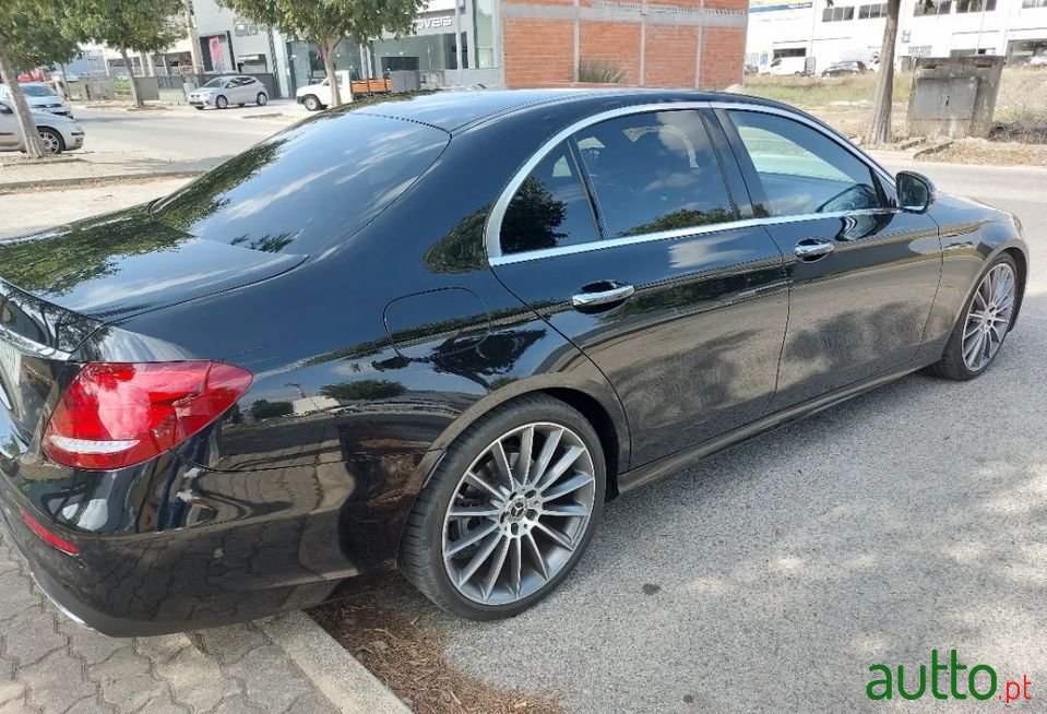 2019' Mercedes-Benz E-300 photo #5