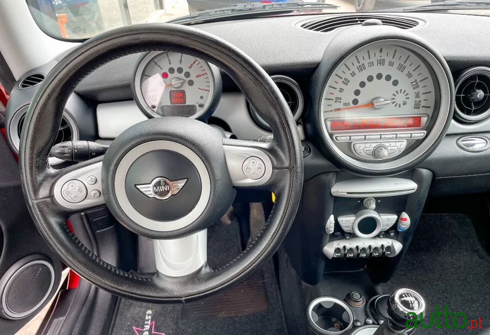 2010' MINI Cooper photo #5
