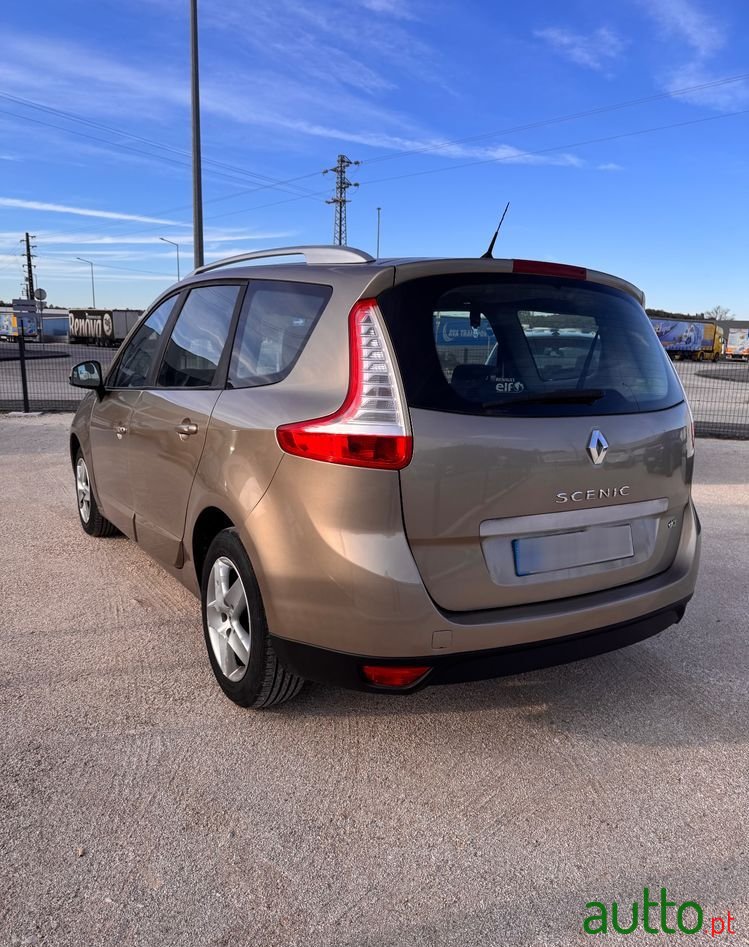 2015' Renault Grand Scenic 1.5 Dci Luxe 7L photo #1