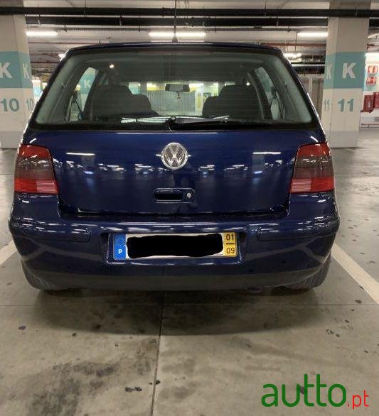2001' Volkswagen Golf photo #3