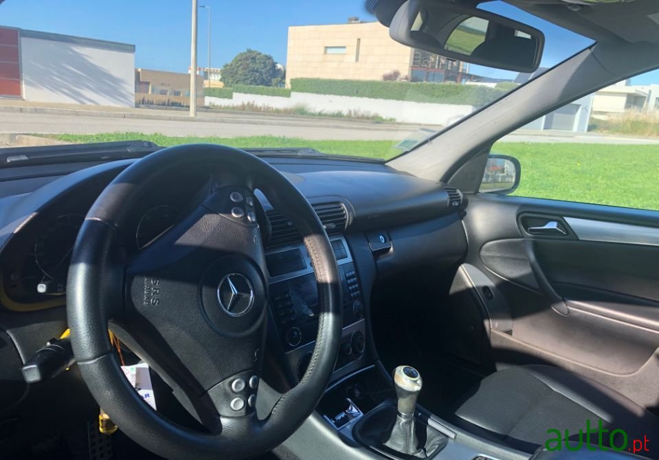 2005' Mercedes-Benz 220 photo #3