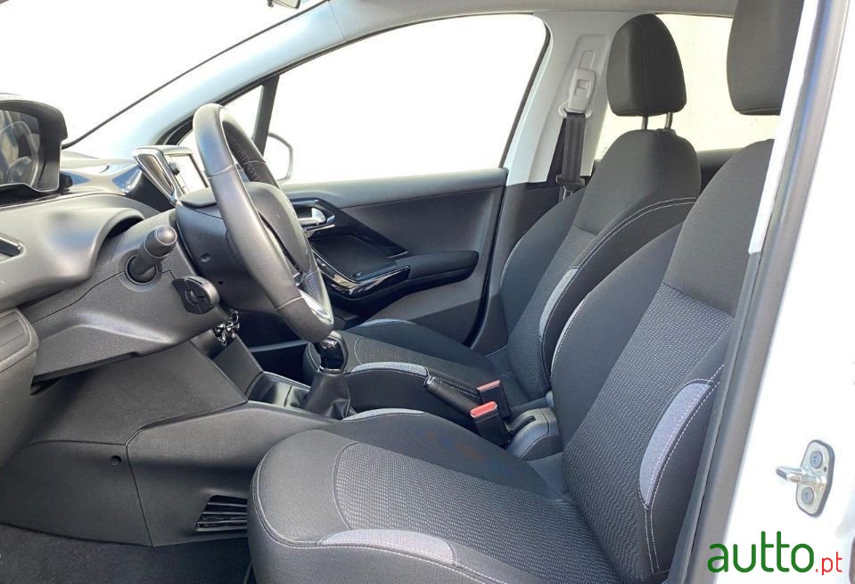 2016' Peugeot 208 photo #4