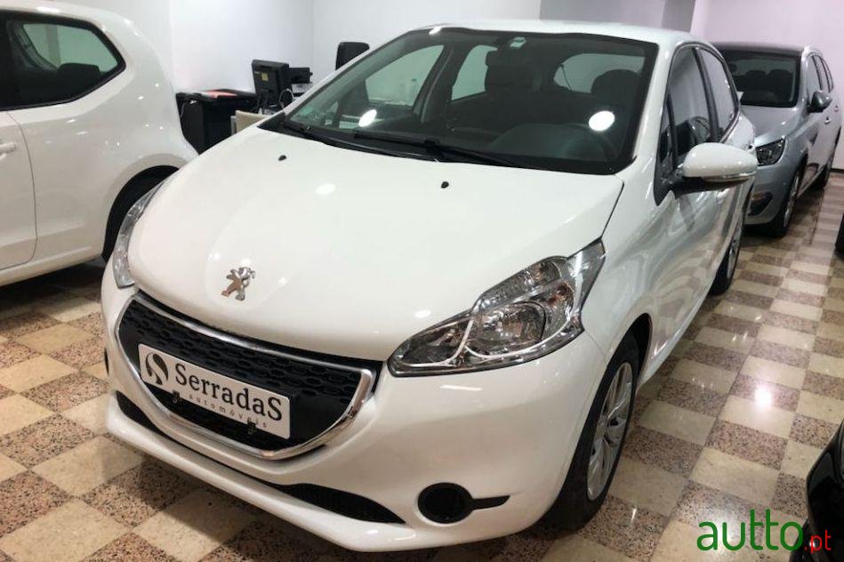 2014' Peugeot 208 Active photo #1