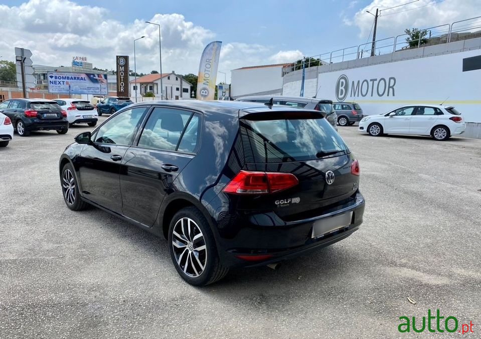 2016' Volkswagen Golf photo #3