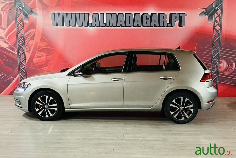 2019' Volkswagen Golf photo #2