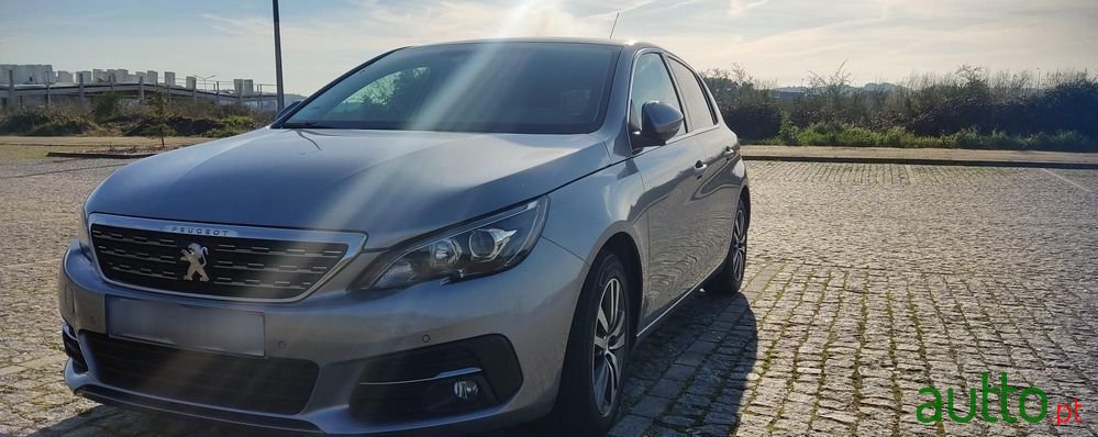 2018' Peugeot 308 Bluehdi 130 Allure photo #1