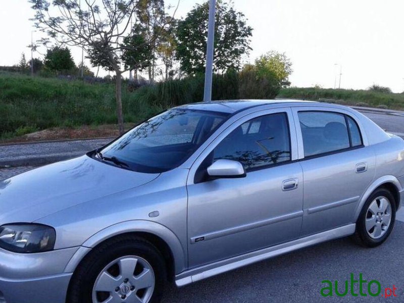 2003' Opel Astra 1.2 Selection photo #2