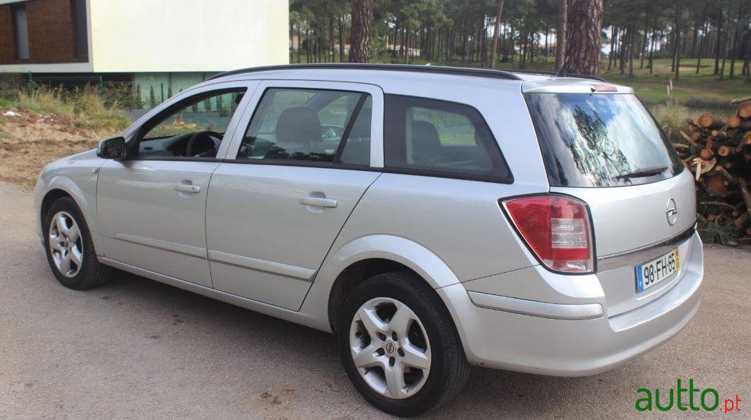 2008' Opel Astra Caravan photo #2