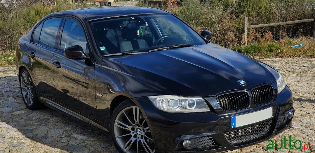 2011' BMW 320 photo #1