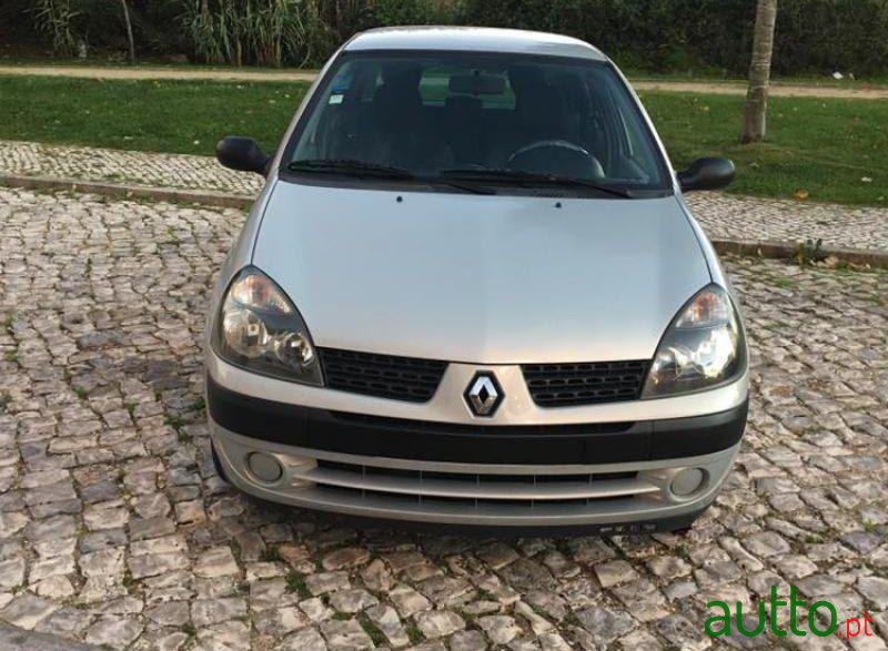 2001' Renault Clio 1.2 16V Privilège photo #3