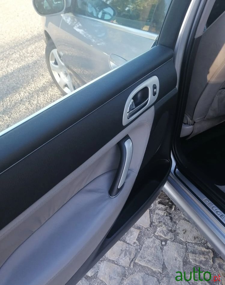 2000' Peugeot 607 2.2 Hdi photo #3