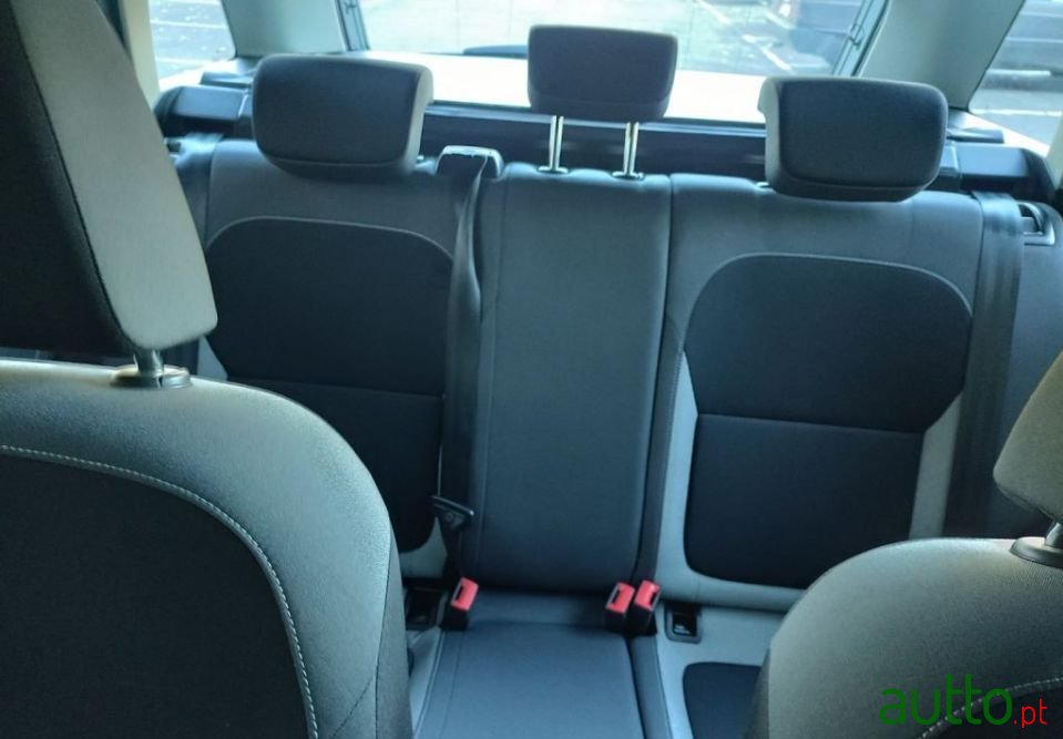 2016' Skoda Fabia Break photo #5