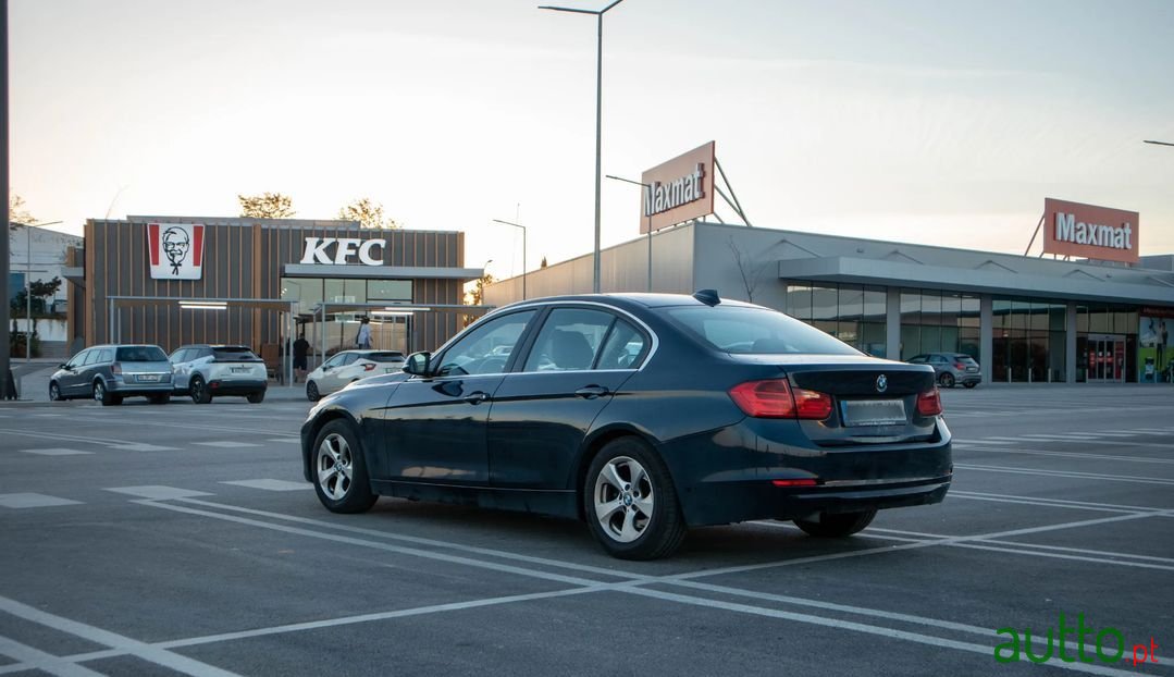 2013' BMW 320 photo #4