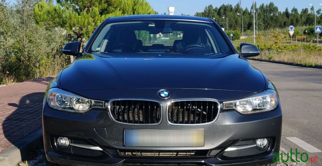 2014' BMW 320 photo #3