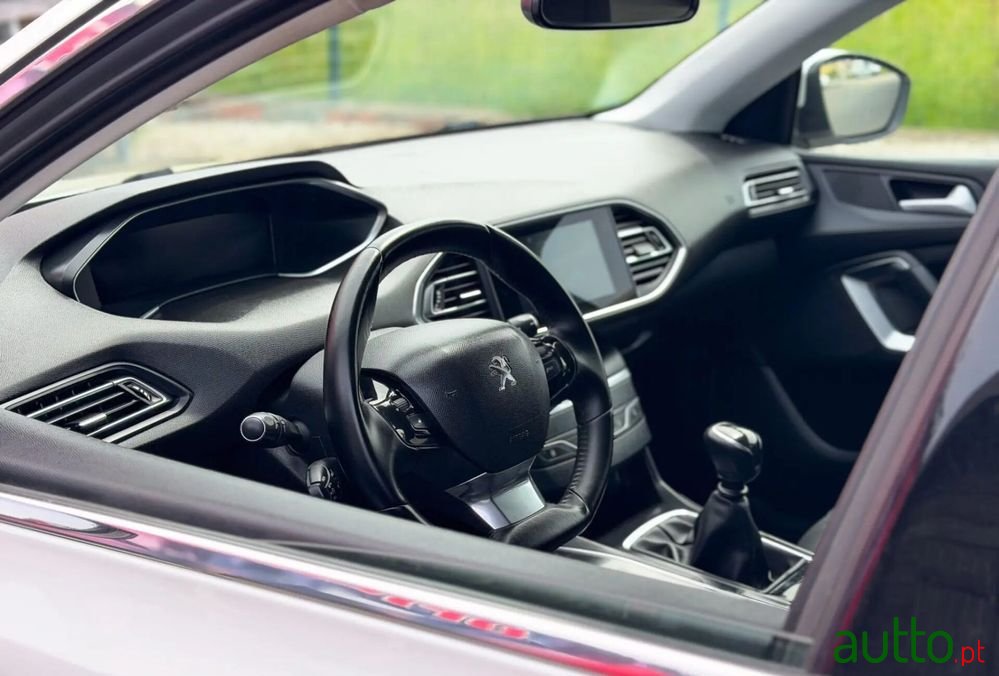 2021' Peugeot 308 1.5 Bluehdi Active photo #2