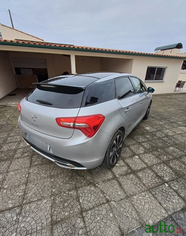 2012' Citroen DS5 photo #2