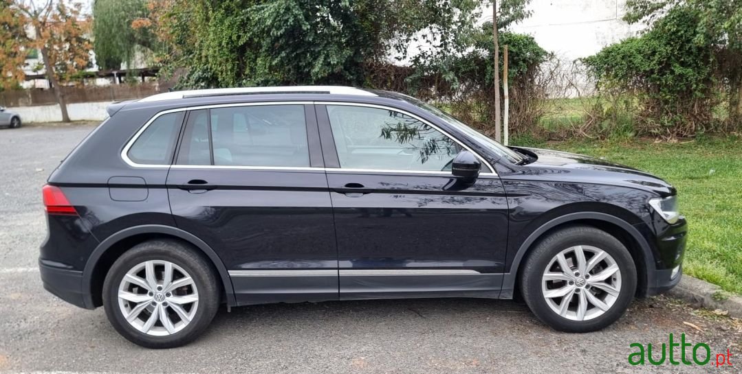 2016' Volkswagen Tiguan photo #6