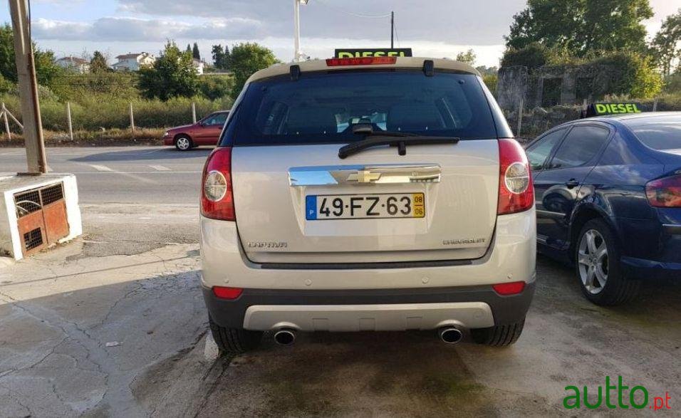 2008' Chevrolet Captiva 2.0 Vcdi Seven photo #4