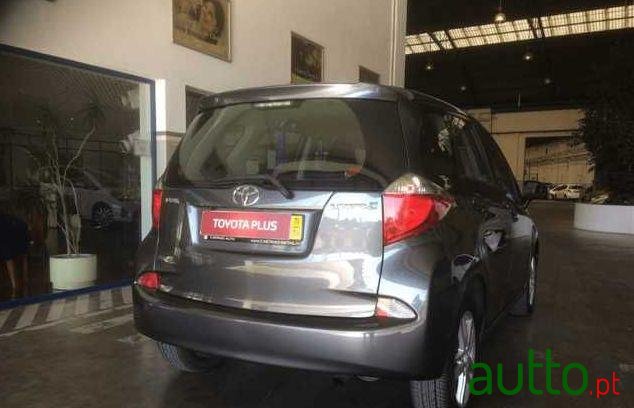 2011' Toyota Verso S photo #2