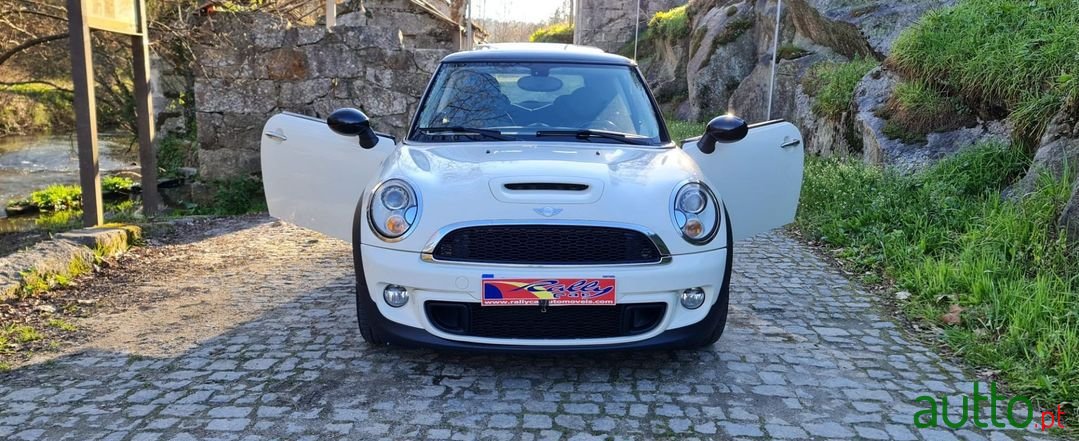 2011' MINI Cooper photo #2