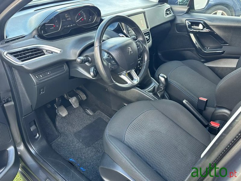 2019' Peugeot 208 photo #4
