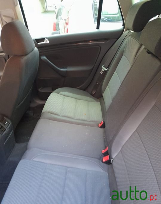 2011' Volkswagen Golf photo #4