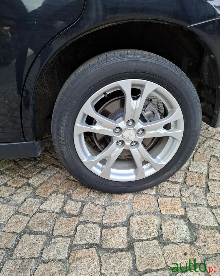 2013' Mitsubishi Outlander 2.2 Di-D Instyle photo #2