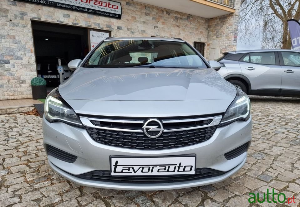 2018' Opel Astra Sports Tourer photo #3