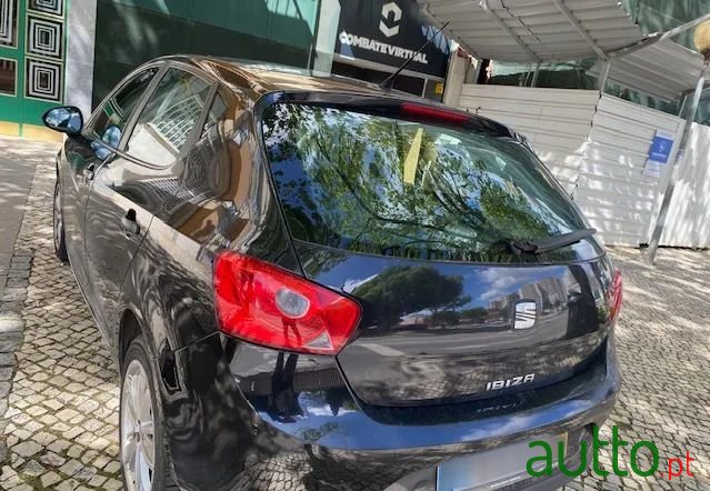 2011' SEAT Ibiza photo #4