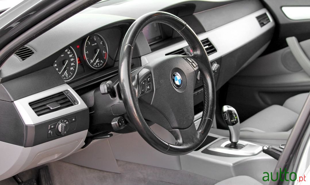 2008' BMW 520 photo #5