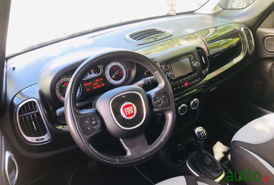 2014' Fiat 500L photo #1