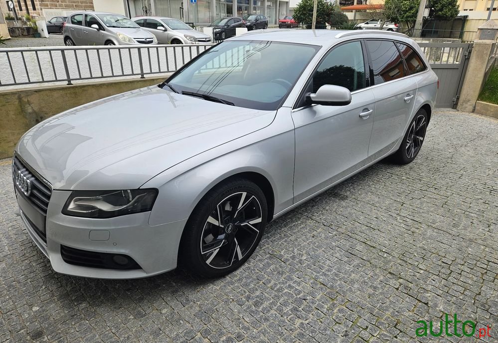 2011' Audi A4 Avant photo #3