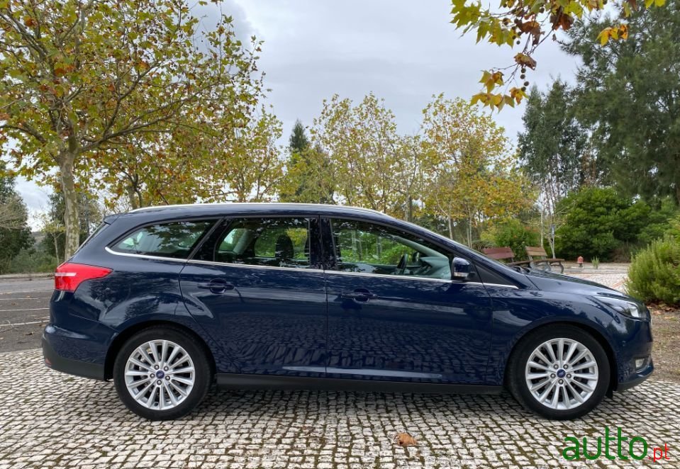 2015' Ford Focus Sw photo #2