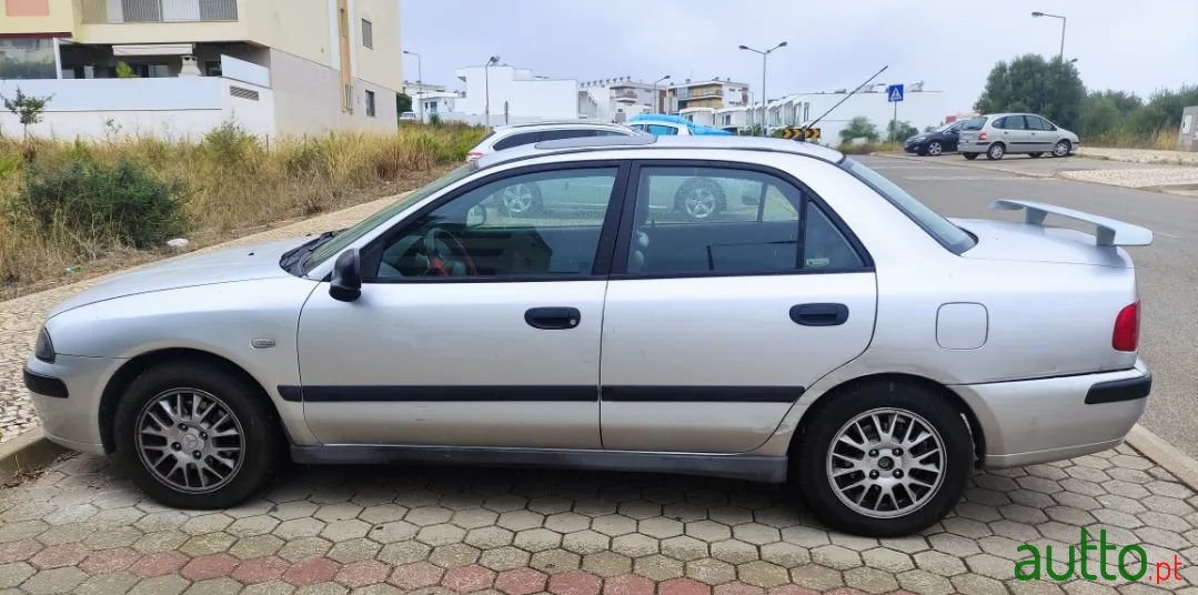 2002' Mitsubishi Carisma photo #4