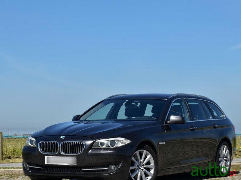 2011' BMW 520 Da Touring Executive photo #4