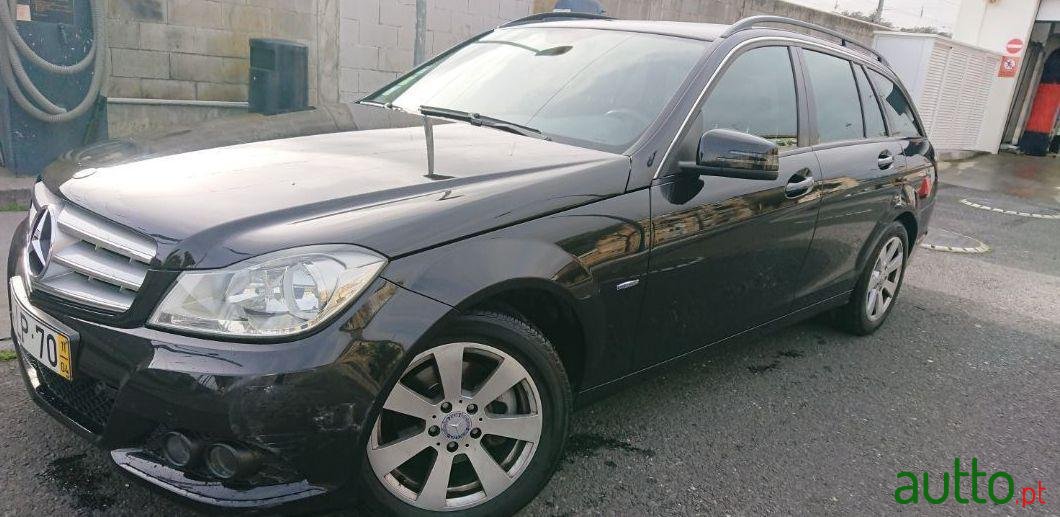 2011' Mercedes-Benz C-200 photo #4