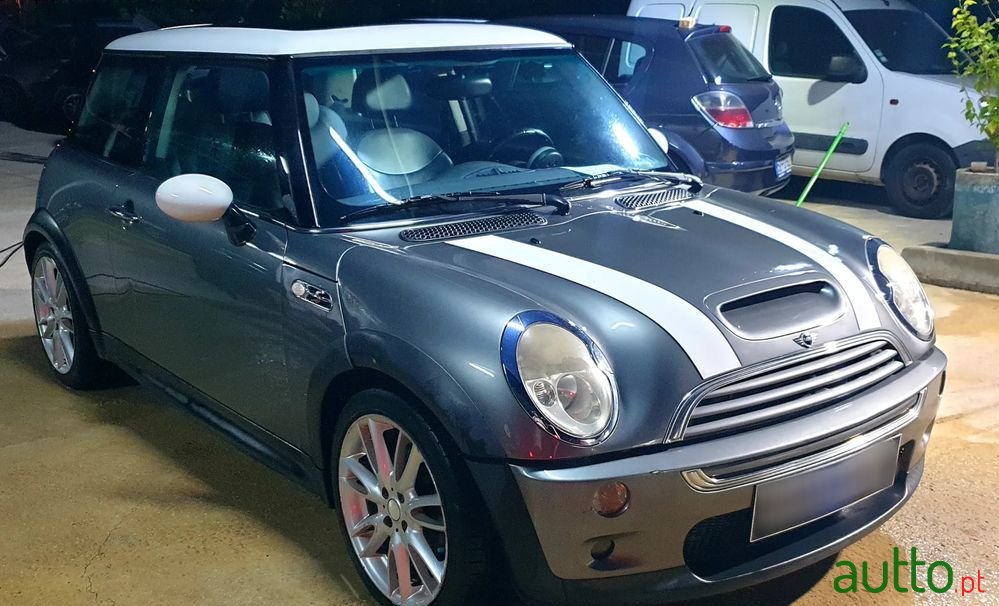 2004' MINI Cooper S 3 Portas photo #3