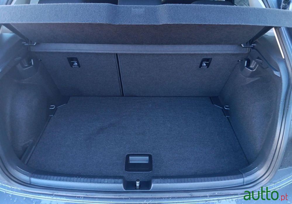 2024' Volkswagen Polo 1.0 Tsi Urban photo #5