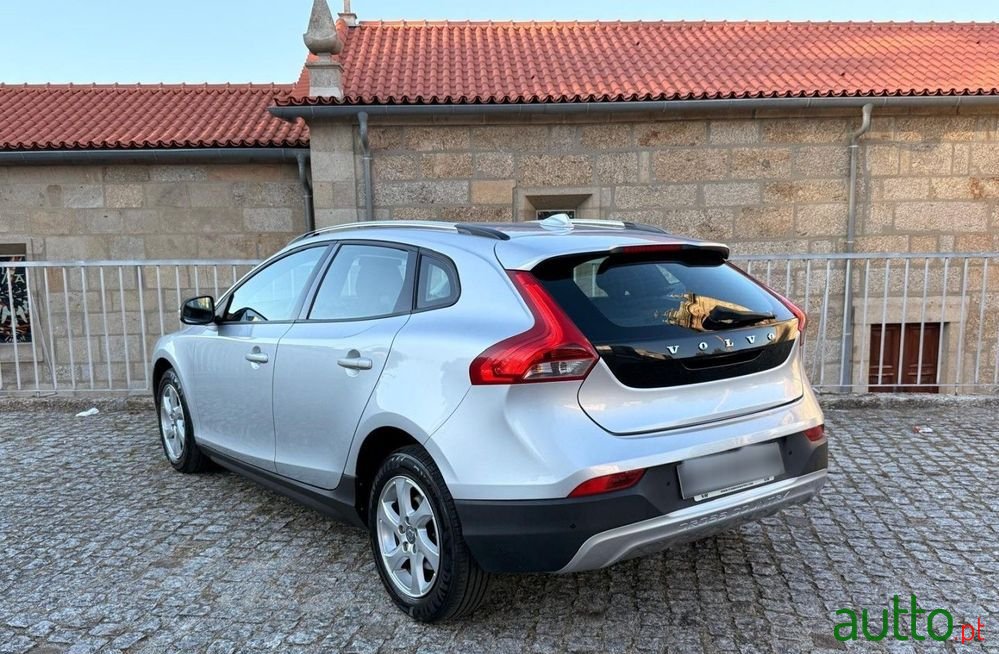 2014' Volvo V40 Cross Country photo #4