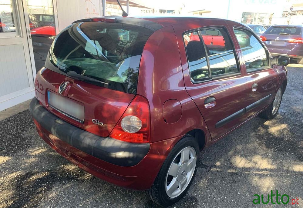 2002' Renault Clio photo #5