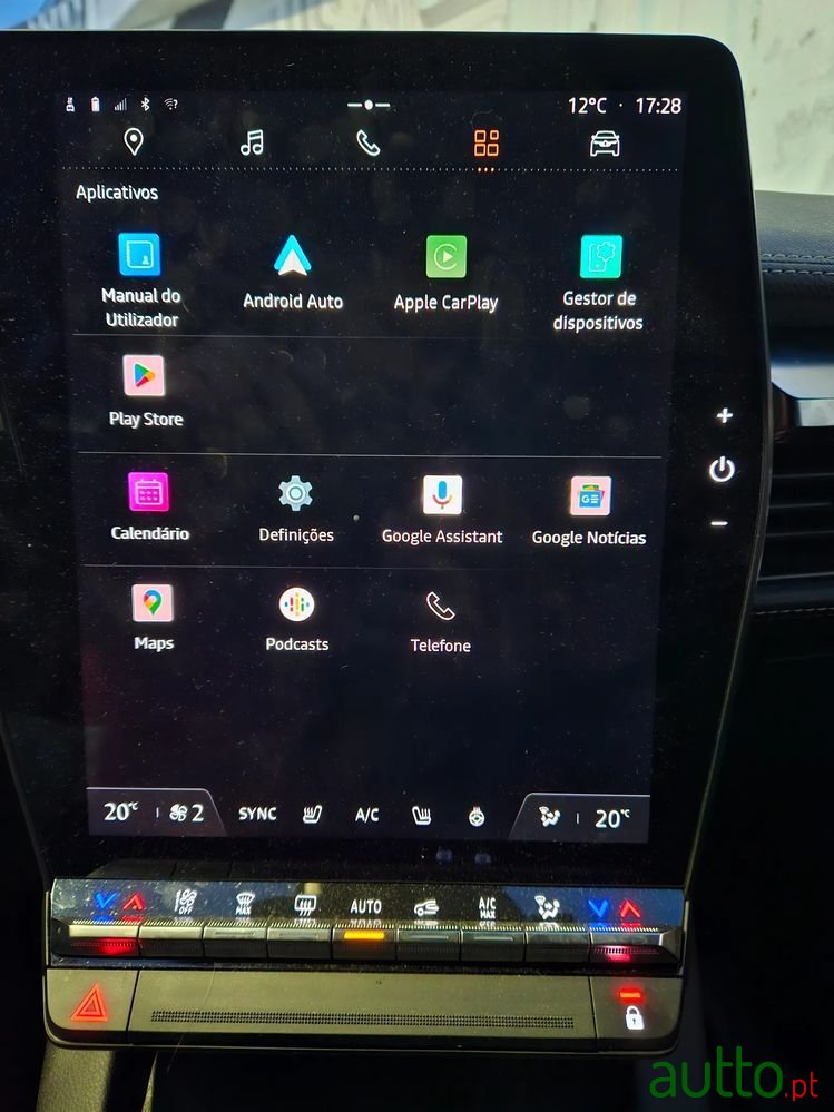 2022' Renault Megane E-Tech photo #2