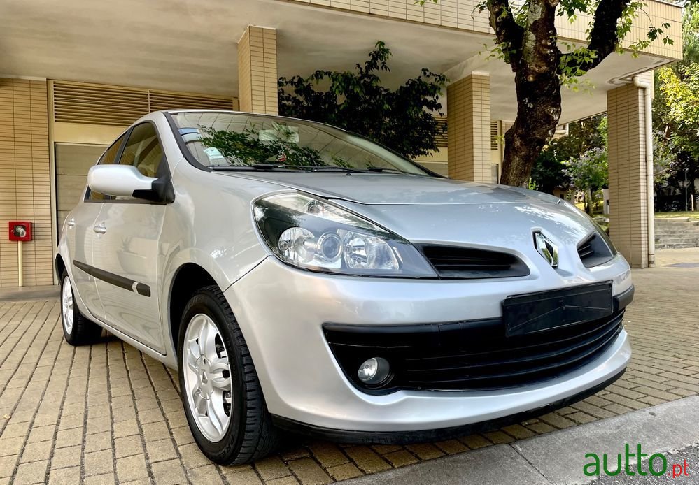 2006' Renault Clio photo #3