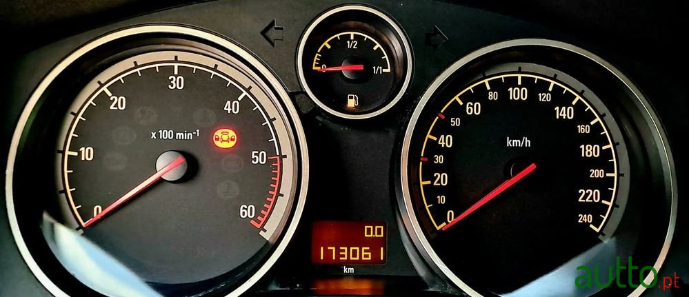 2005' Opel Astra Caravan photo #2