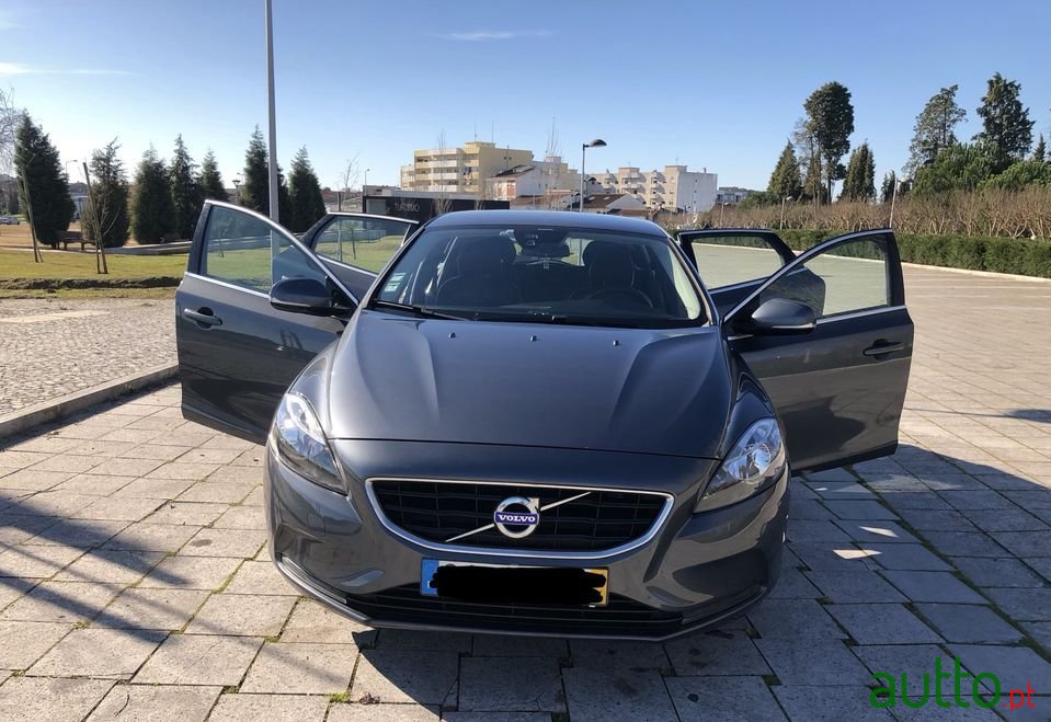 2013' Volvo V40 photo #1