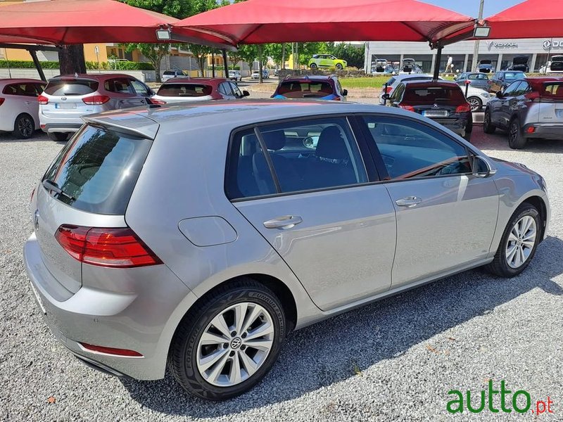 2018' Volkswagen Golf photo #6