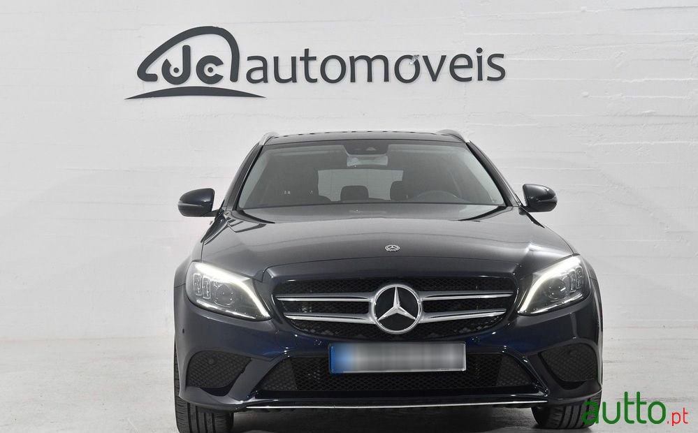 2019' Mercedes-Benz Classe C photo #5
