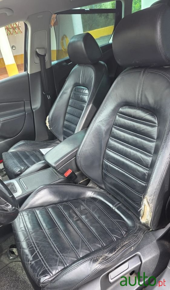 2006' Volkswagen Passat photo #5