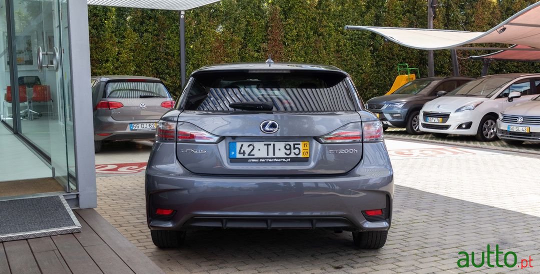 2017' Lexus Ct-200H photo #3